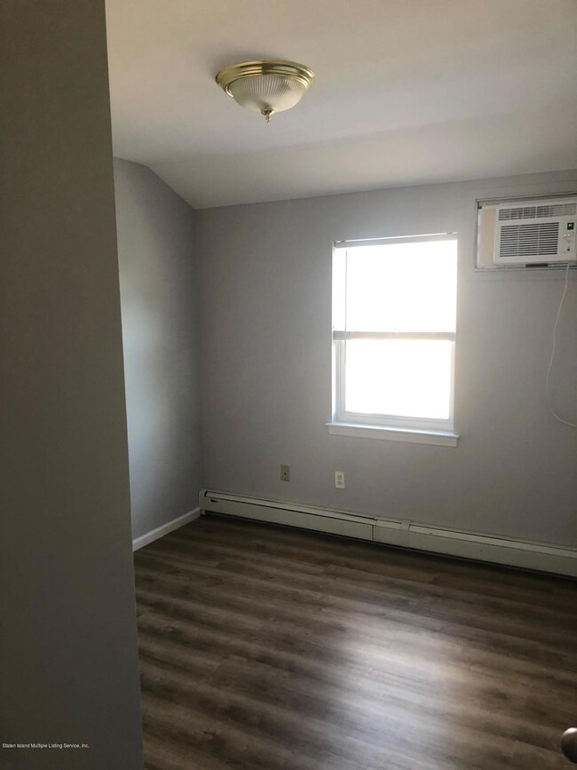 71 Railroad Ave, Staten Island, NY 10305 - photo 7
