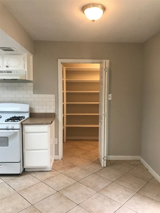 10307 Saber Ct, Houston, TX 77038 - photo 4