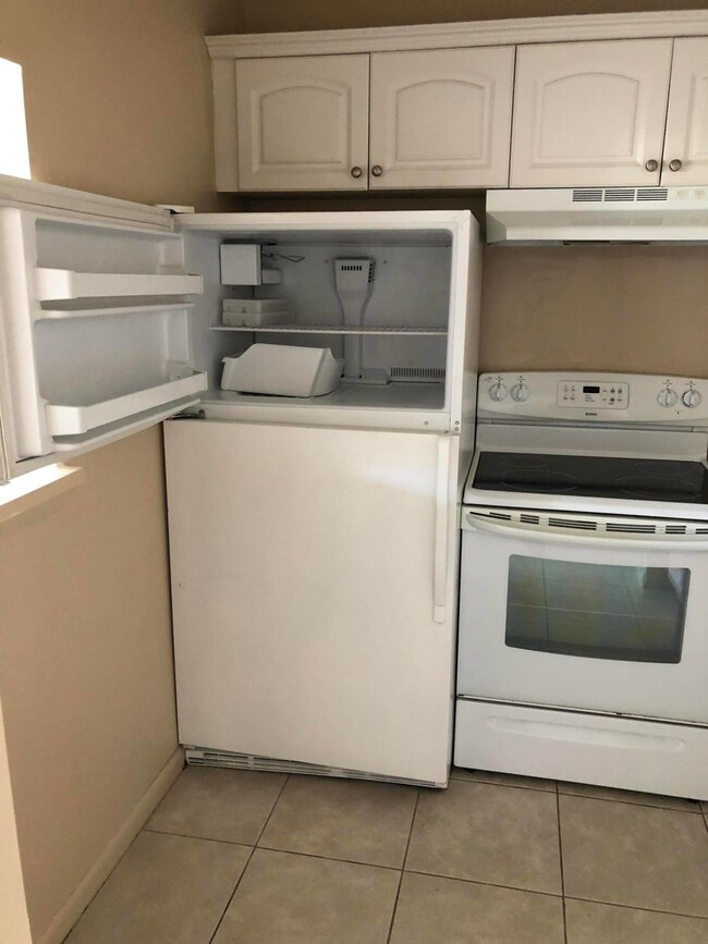 170 Norwich H, West Palm Beach, FL 33417 - photo 3