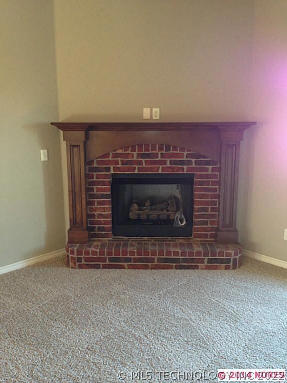 Beautiful fireplace with gas logs and electric swi