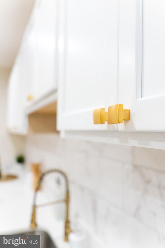 2720 Ellicott Dr, Baltimore, MD 21216 - photo 5