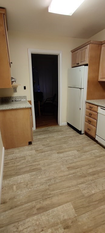 10 Hammond Pond Hwy unit 201, Newton, MA 02467 - photo 5