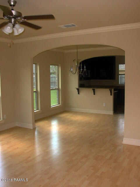 407 Wisteria Bend - Fr Living Rm to Dini