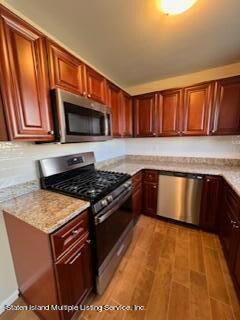 2nd photo of kitchen for 345 C Van Name
