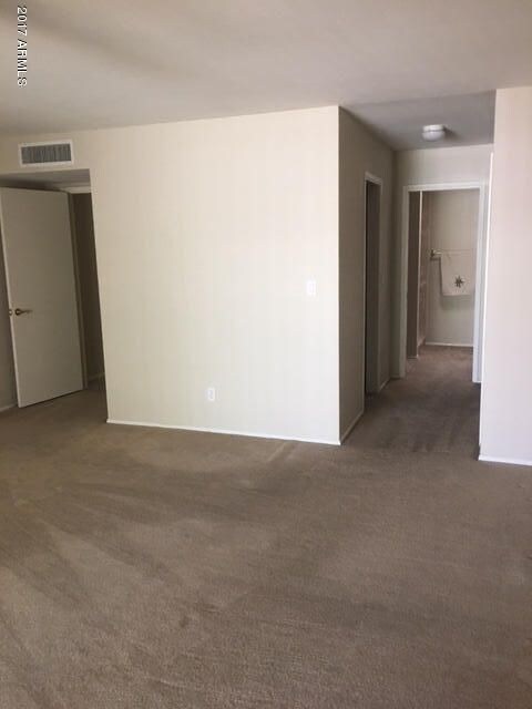Double closets in Mtr
