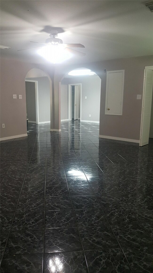 13607 Green Teal Ln, Houston, TX 77039 - photo 3