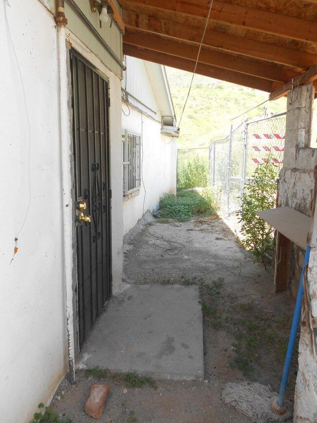 2221 Gold Ave, El Paso, TX 79930 - photo 2