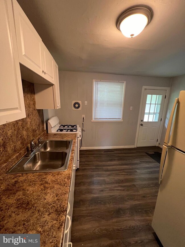 131 Lemmon Ave unit 131, Pemberton, NJ 08068 - photo 3