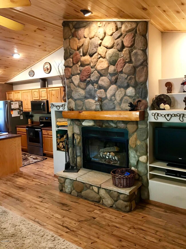 GREAT ROOM/KITCHEN