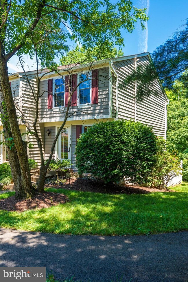 1673 Fieldthorn Dr, Reston, VA 20194 - photo 4