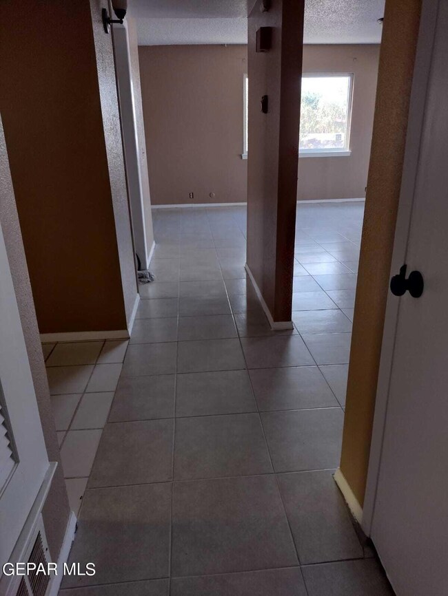 1592 Hartsdale Dr, Horizon City, TX 79928 - photo 6