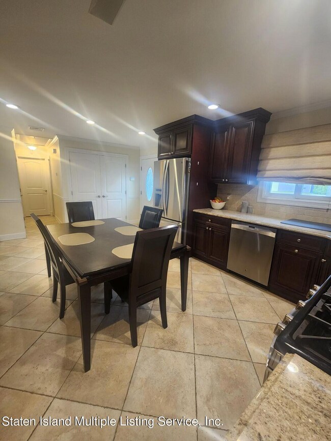 218 Montreal Ave, Staten Island, NY 10306 - photo 5