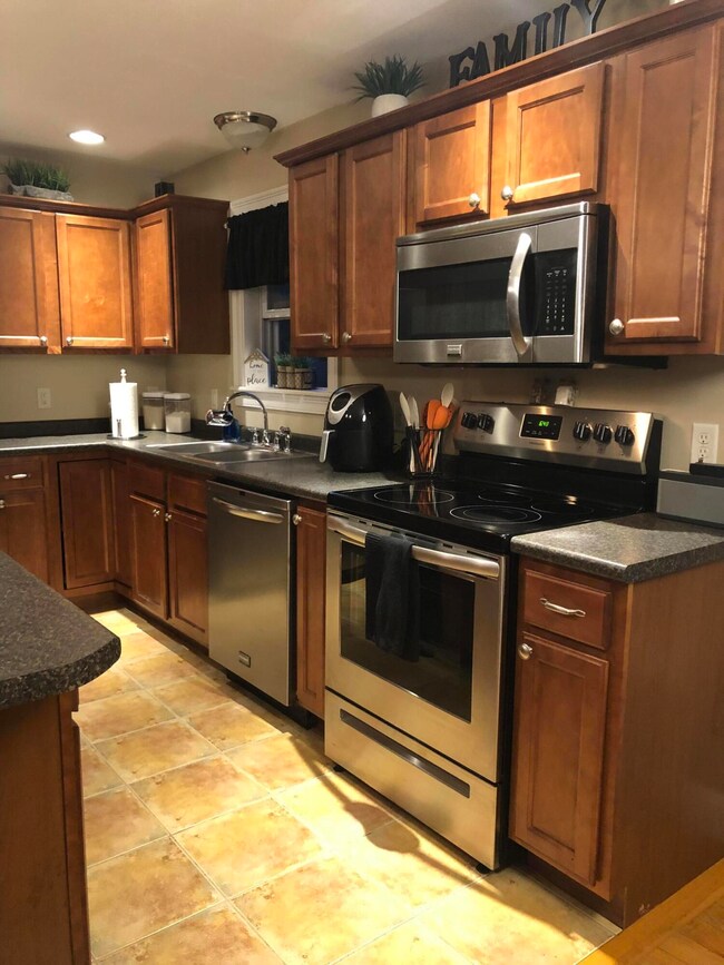 10 Pepperell St, Saco, ME 04072 - photo 3