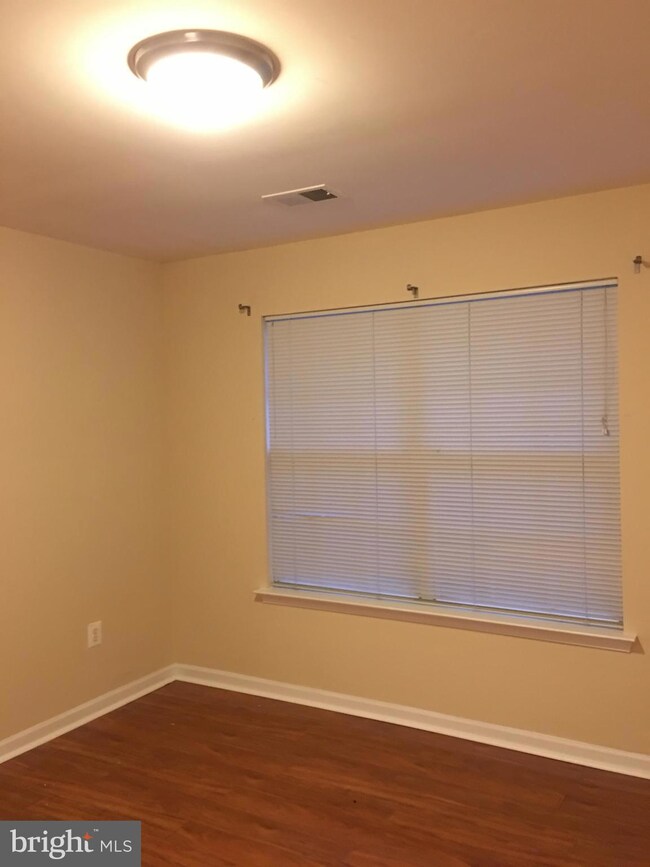 21205 Delevan Way, Germantown, MD 20876 - photo 4