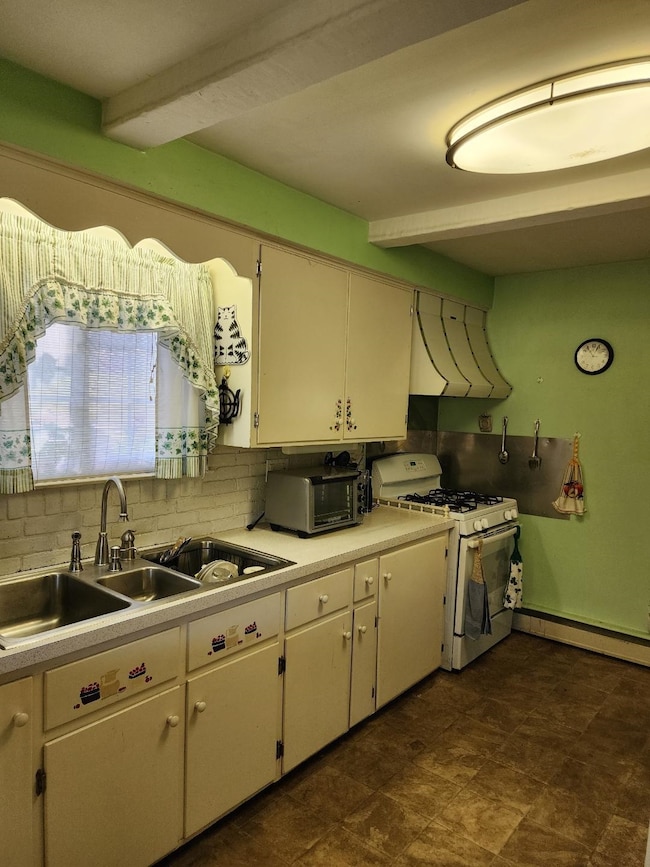 536 Old Glen Ave, Berlin, NH 03570 - photo 7