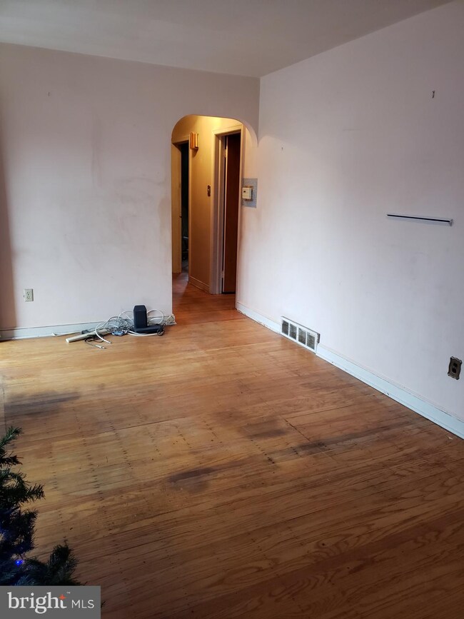 137 S Browning Ave, Somerdale, NJ 08083 - photo 3