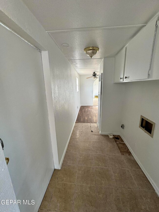 11420 Roseville Dr unit B, El Paso, TX 79927 - photo 3