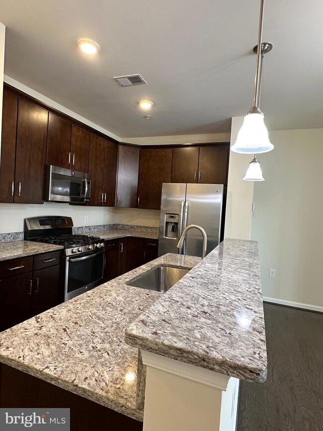 43495 Town Gate Square, Chantilly, VA 20152 - photo 7