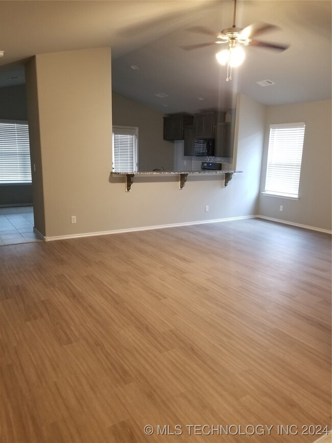 8835 S 256th East Ave, Broken Arrow, OK 74014 - photo 3