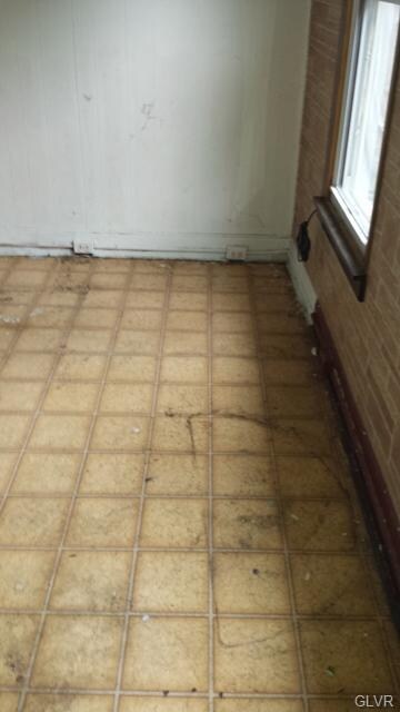 826 W Maple St, Allentown, PA 18101 - photo 5