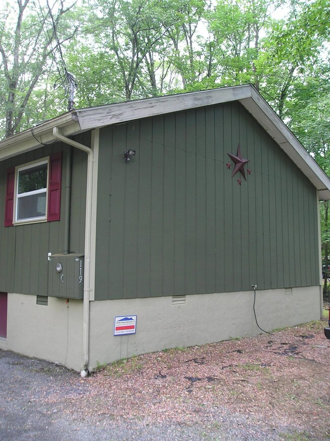 1207 Woodland Dr, East Stroudsburg, PA 18301 - photo 3