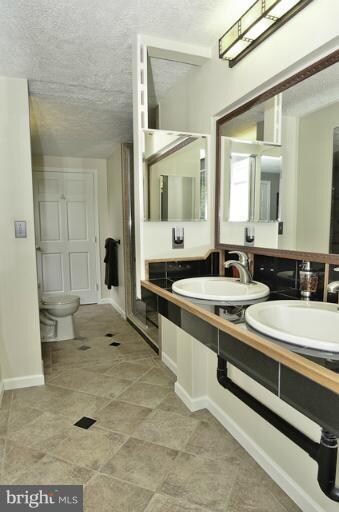 6320 Falling Brook Dr, Burke, VA 22015 - photo 6