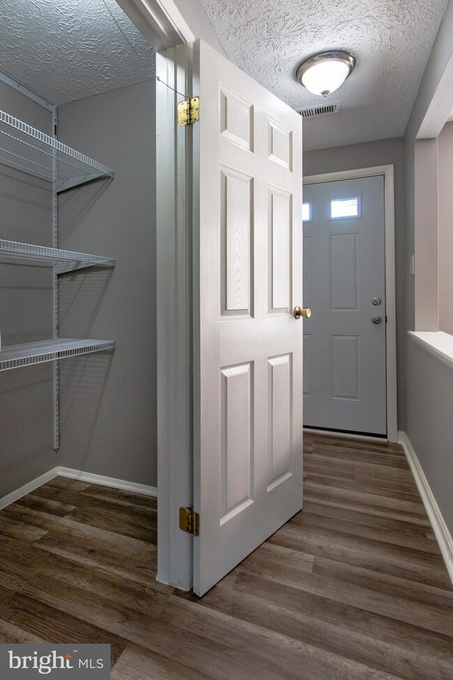 7184 Glenmeadow Ct, Frederick, MD 21703 - photo 3