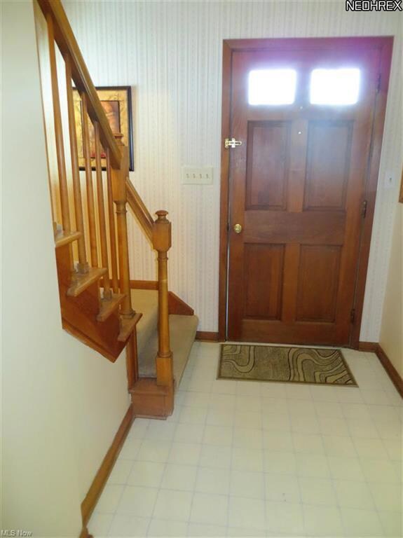 Formal Foyer w/Spindled Staircase