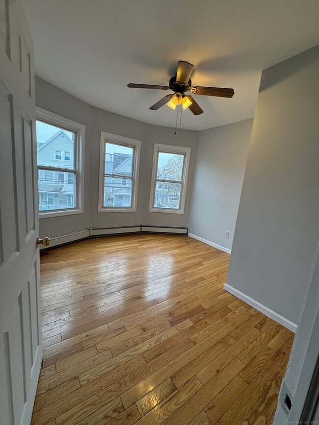 150 Norman St unit 2nd floor, Bridgeport, CT 06605 - photo 3