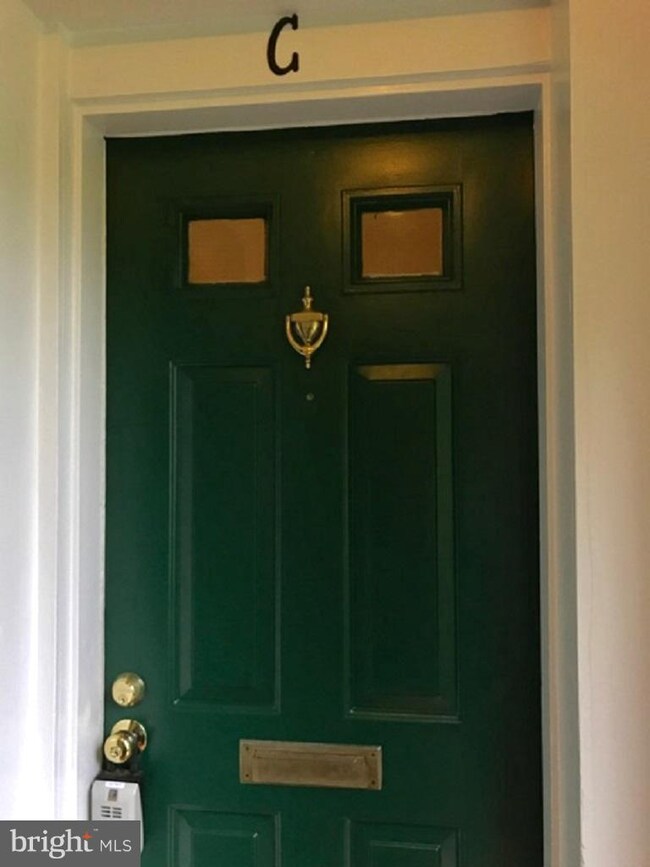 2835 S Wakefield St unit C, Arlington, VA 22206 - photo 2