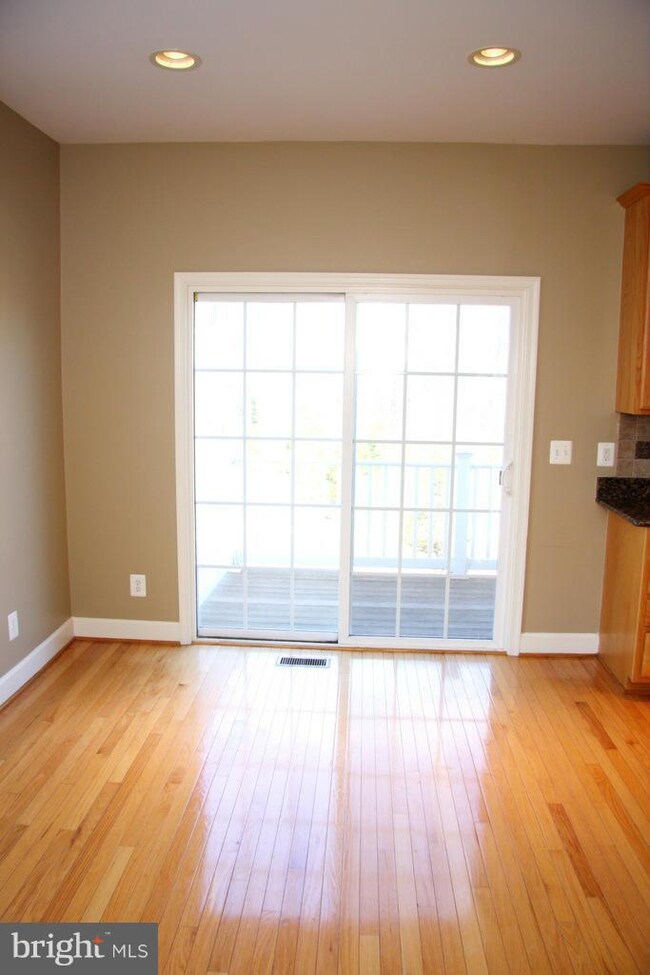 14701 Potomac Branch Dr unit 1, Woodbridge, VA 22191 - photo 6