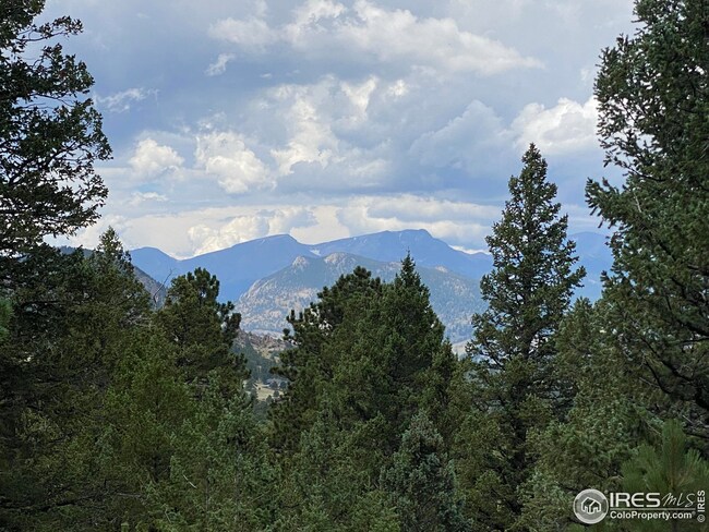 Chapin, Chiquita, and Ypsilon Peaks