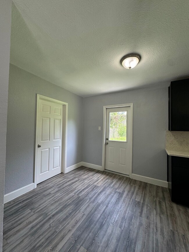 5918 Guadalupe St, Houston, TX 77016 - photo 7