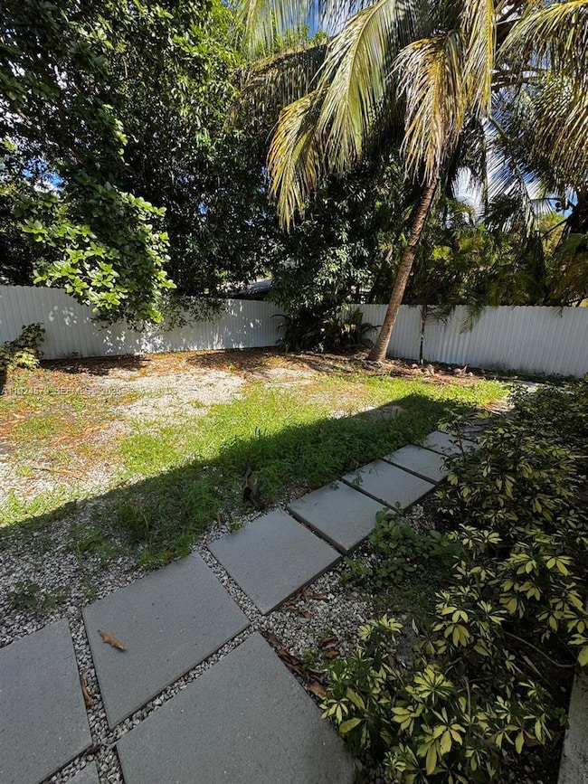 525 NW 91st St unit 2, Miami, FL 33150 - photo 3
