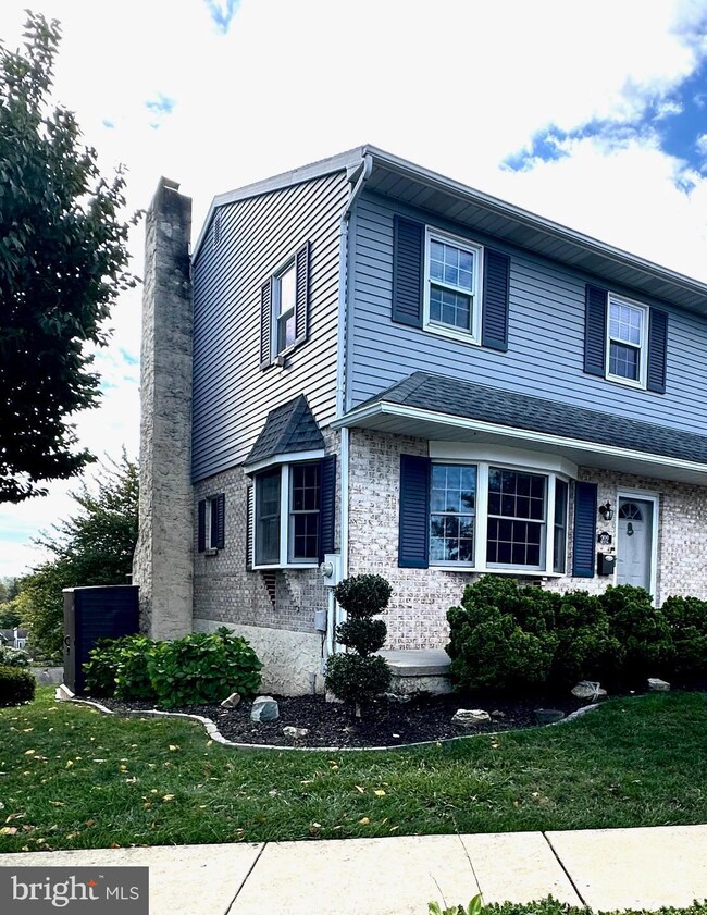 202 Popodickon Dr, Boyertown, PA 19512 - photo 4