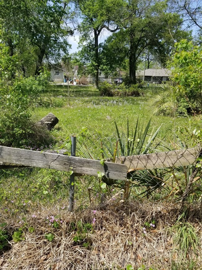 7305 Roswell St, Houston, TX 77022 - photo 2