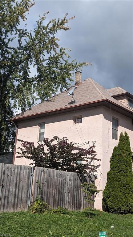 View of side of home