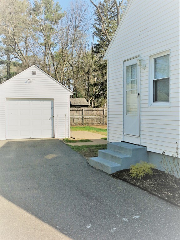 156 Carroll St, Springfield, MA 01108 - photo 2