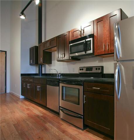 Great  combination of  traditional with the modern, granite countertops, stainless steel appliances, hardwood floors. A fantastic Gully kitchen that will open up to a faboulous open canvas, for you to create!!