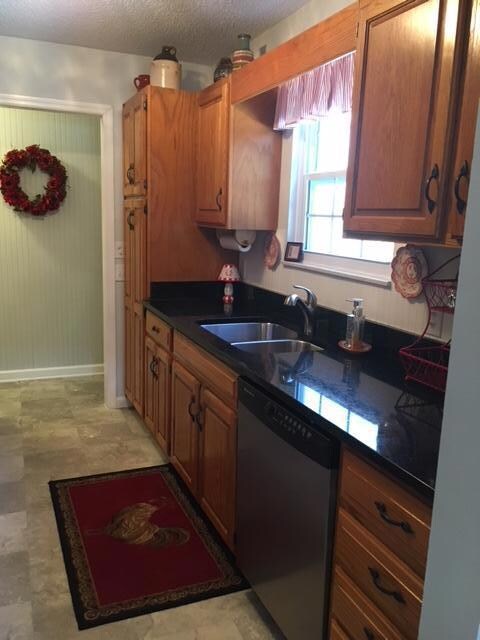 2 Kitchen right side