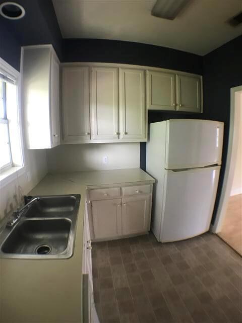 Kitchen with a sink, visible vents, freestanding 