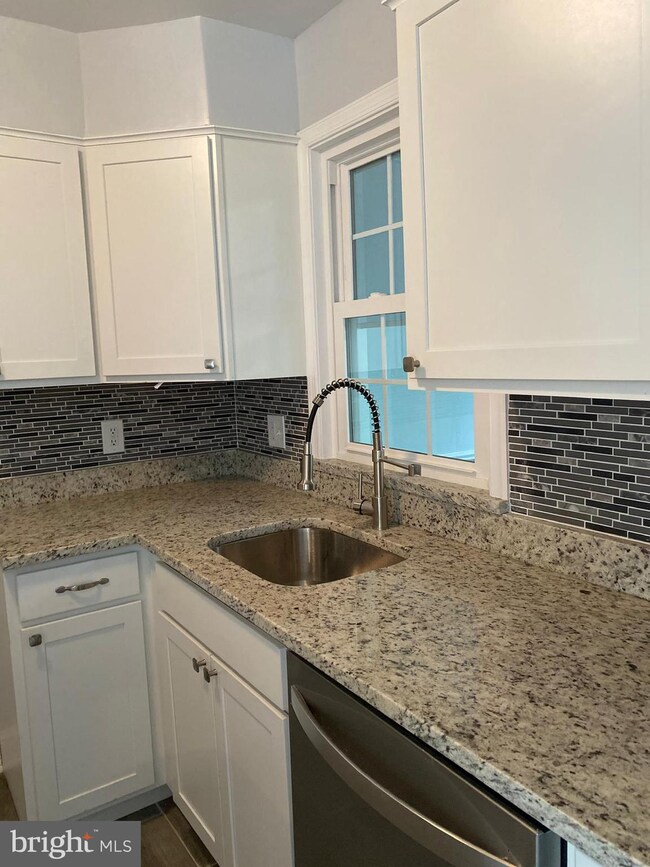 5824 Shoshone Dr, Oxon Hill, MD 20745 - photo 7