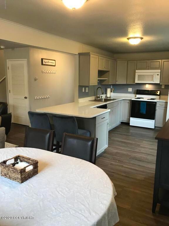 640 E 74th Ave unit B, Anchorage, AK 99518 - photo 4