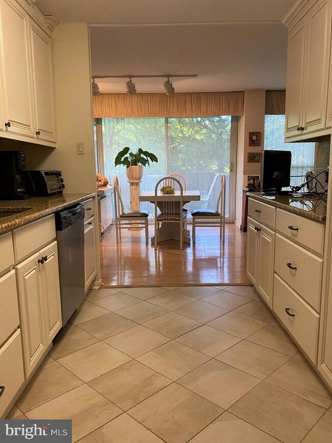 Green Hill Condominiums unit W-315, Wynnewood, PA 19096 - photo 5