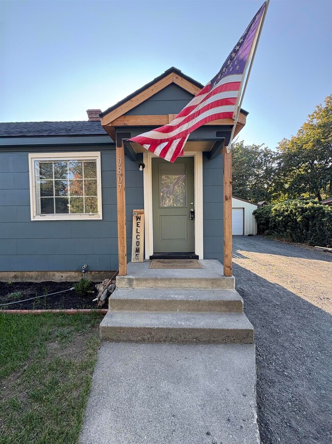 9807 N Whittier St, Spokane, WA 99218 - photo 3