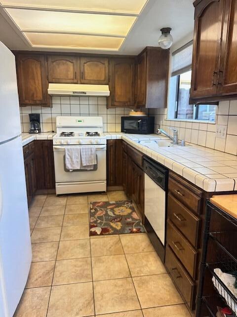 00130112-0925-42E1-8B44-D547133F079A