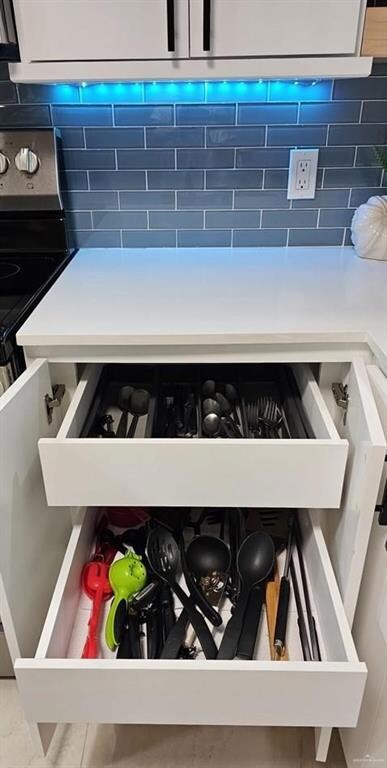 Room details with tasteful backsplash
