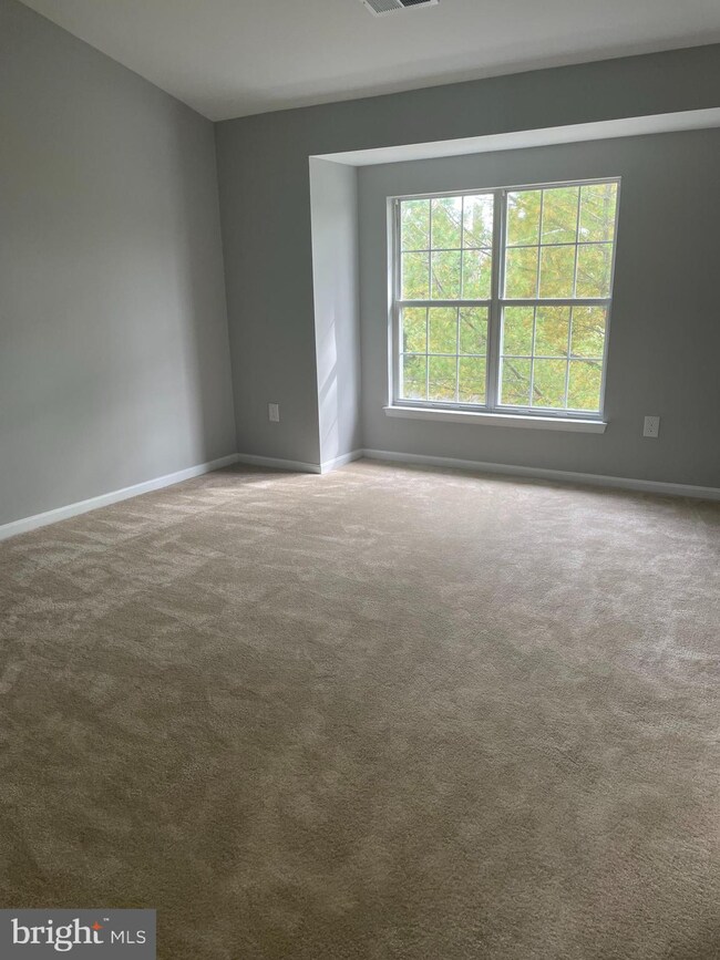 13129 Plotner Farm Rd, Herndon, VA 20171 - photo 5