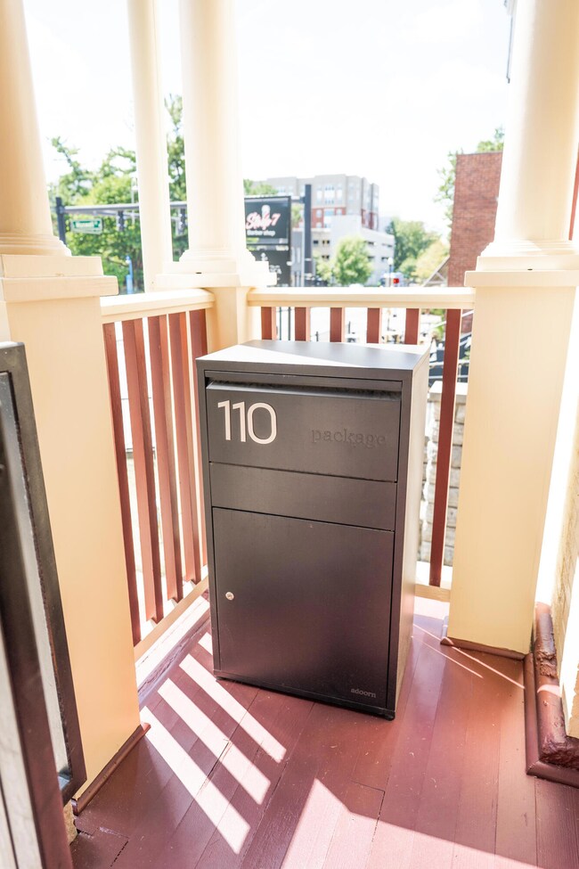 275 S Limestone unit 110, Lexington, KY 40508 - photo 5