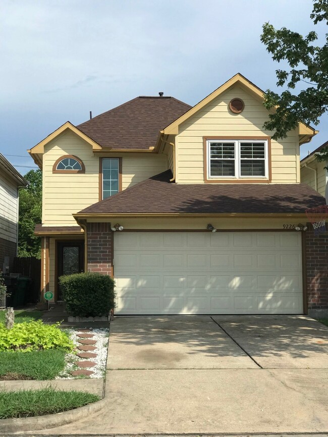 9226 Kingsrose Ln, Houston, TX 77075 - photo 2